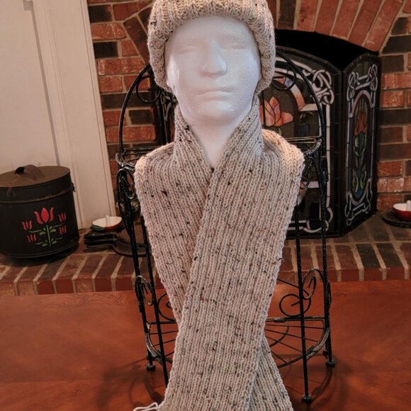 Hand Knit Hat and Matching Scarf Made in USA New Never Worn display picture 3